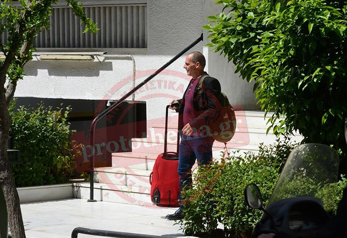 Ο Βαρουφάκης μετακόμισε στους Αμπελόκηπους -Το διαμέρισμα που νοικιάζει για 800 ευρώ [εικόνες] | iefimerida.gr 1