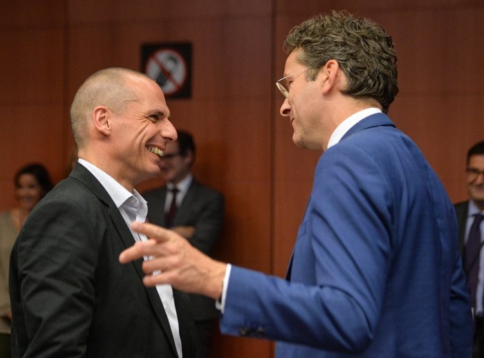 Η χειρονομία του Ντάισελμπλουμ στον Βαρουφάκη [εικόνες] | iefimerida.gr 1