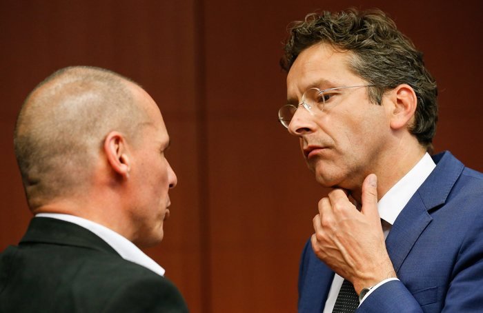 Η χειρονομία του Ντάισελμπλουμ στον Βαρουφάκη [εικόνες] | iefimerida.gr 3