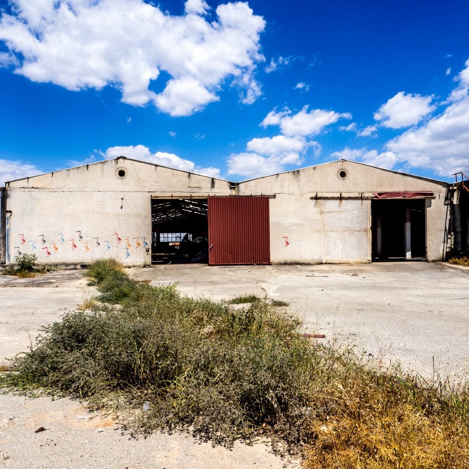 Διεθνές εγχείρημα σε Αργος και Μυκήνες: Καλλιτέχνες παρεμβαίνουν σε ρημαγμένα εργοστάσια [εικόνες]  | iefimerida.gr 0