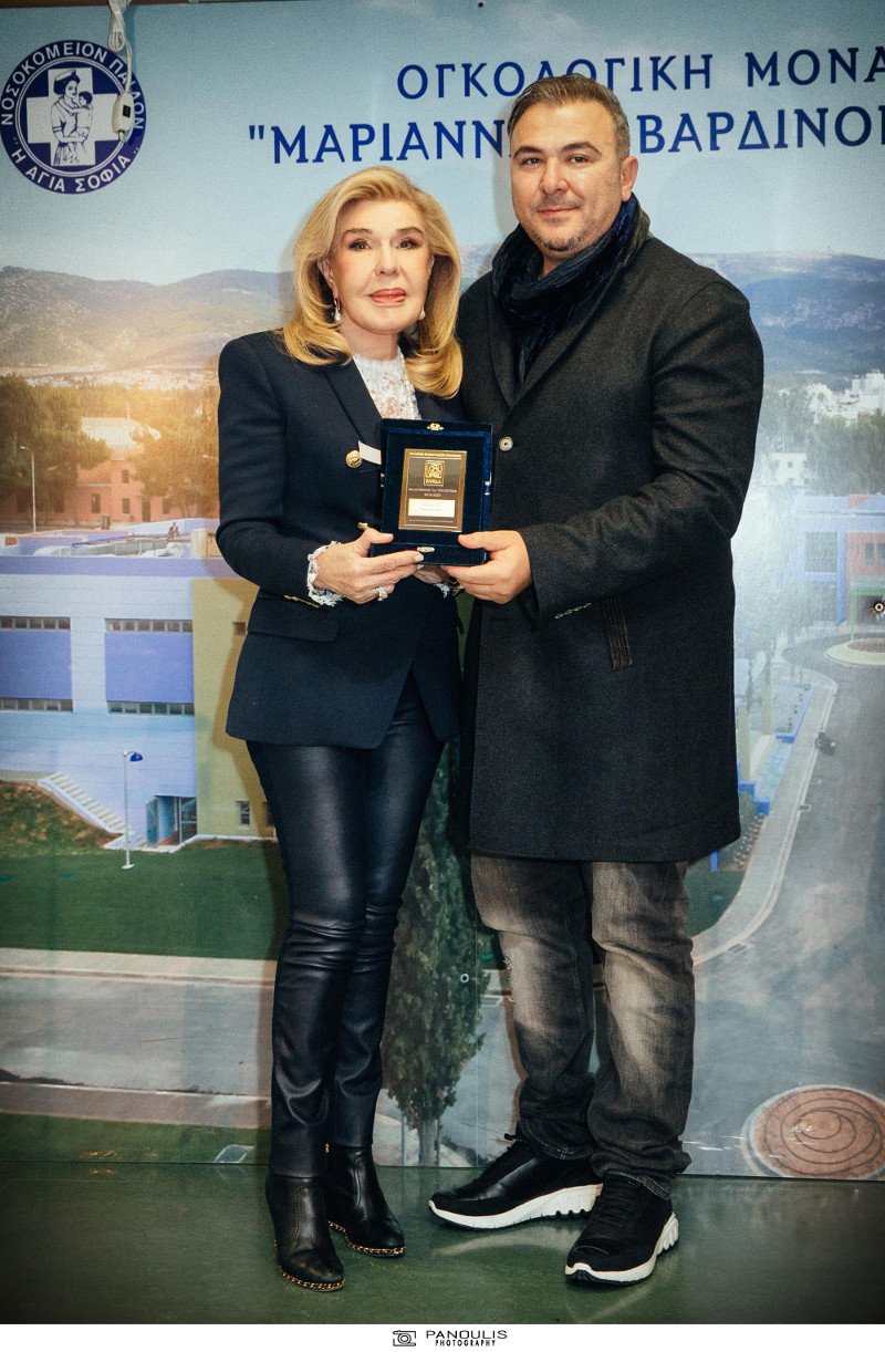 Η «ΕΛΠΙΔΑ» ανακηρύσσει τον Αντώνη Ρέμο «Καλλιτέχνη για την Ελπίδα 2018-2020» | iefimerida.gr 1