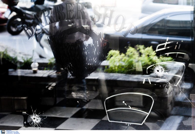 Κορυδαλλός: «Αδέσποτη» σφαίρα χτύπησε 29χρονη που καθόταν σε καφετέρια [εικόνες & βίντεο] | iefimerida.gr 1