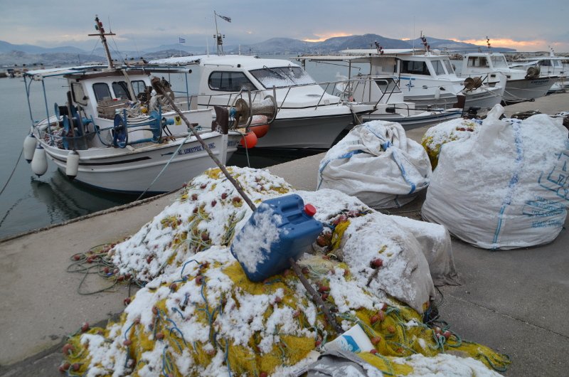 Πάγωσαν από τα χιόνια ιστιοπλοϊκά, βάρκες και καΐκια -Μοναδικά καρέ σε Σκόπελο, Μυτιλήνη και Αργολίδα [εικόνες] | iefimerida.gr 8
