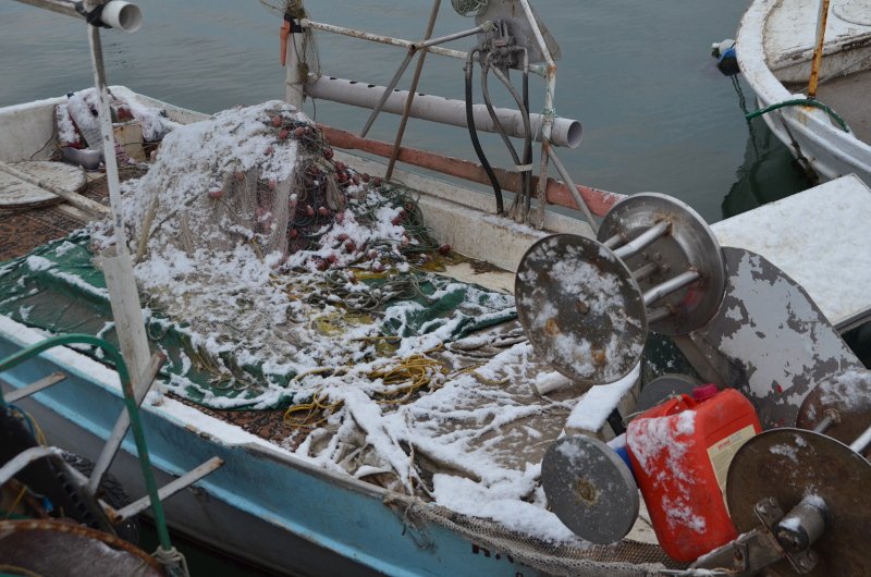 Πάγωσαν από τα χιόνια ιστιοπλοϊκά, βάρκες και καΐκια -Μοναδικά καρέ σε Σκόπελο, Μυτιλήνη και Αργολίδα [εικόνες] | iefimerida.gr 9