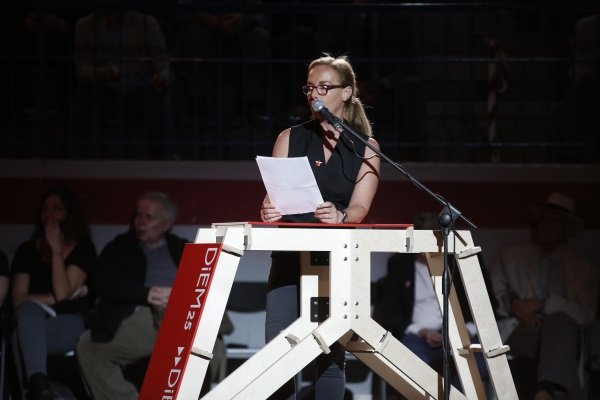 Ο Βαρουφάκης το παλεύει: Ως και θεατρική παράσταση ανέβασε πριν μιλήσει σε οπαδούς του! [εικόνες] | iefimerida.gr 5