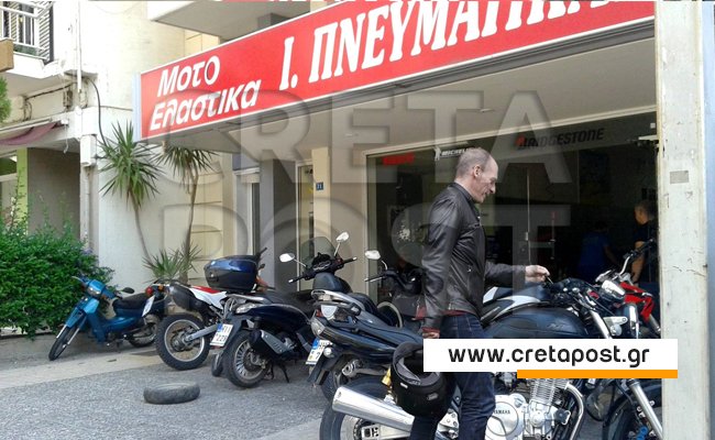 Ο Βαρουφάκης έπαθε λάστιχο [εικόνες] | iefimerida.gr 0