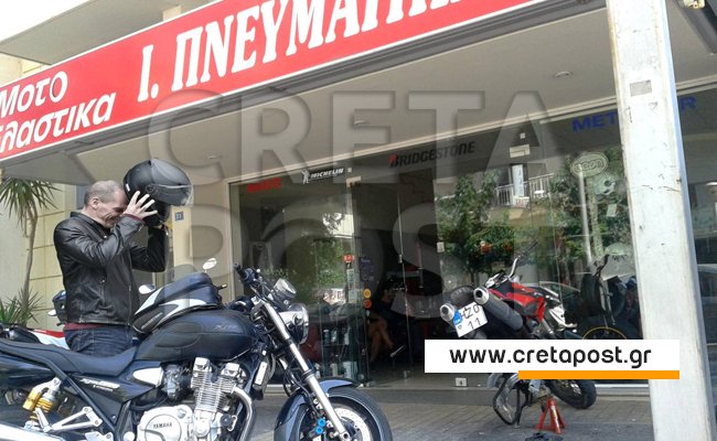 Ο Βαρουφάκης έπαθε λάστιχο [εικόνες] | iefimerida.gr 1