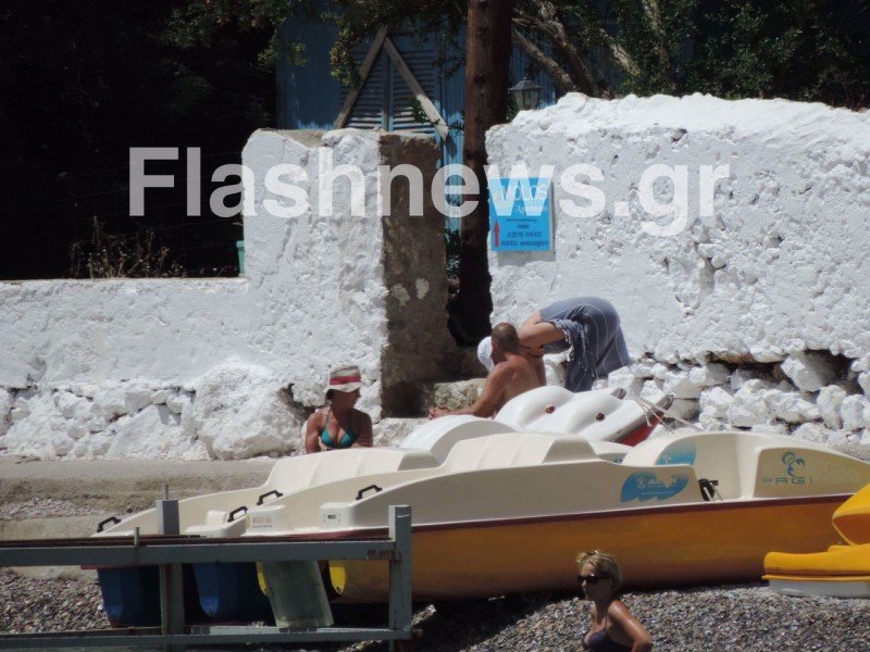 Ανετη ζωή: Βαρουφάκης και Δανάη μαυρίζουν στην Κρήτη [εικόνες] | iefimerida.gr 4