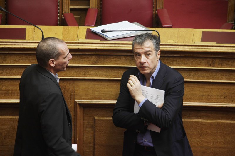 Ενα ταραγμένο 20λεπτο τετ-α-τετ Βαρουφάκη με Θεοδωράκη [εικόνες] | iefimerida.gr 9