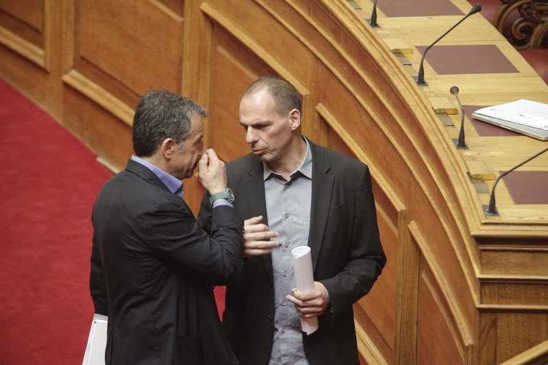 Ενα ταραγμένο 20λεπτο τετ-α-τετ Βαρουφάκη με Θεοδωράκη [εικόνες] | iefimerida.gr 12