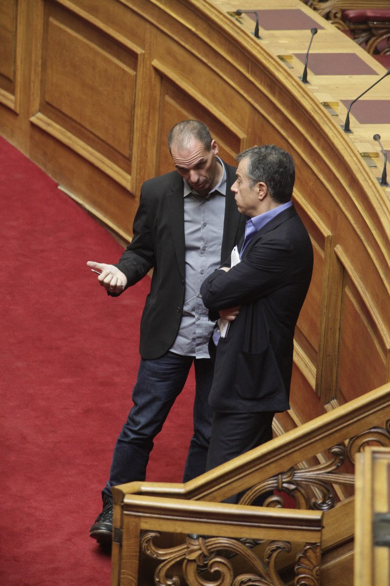 Ενα ταραγμένο 20λεπτο τετ-α-τετ Βαρουφάκη με Θεοδωράκη [εικόνες] | iefimerida.gr 13