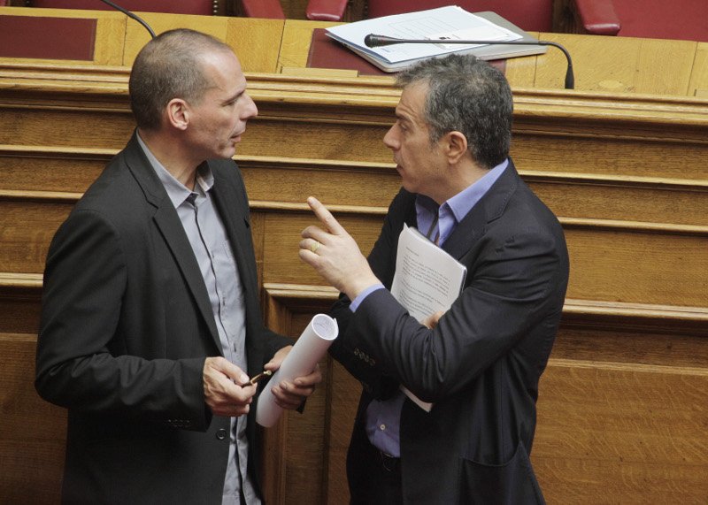 Ενα ταραγμένο 20λεπτο τετ-α-τετ Βαρουφάκη με Θεοδωράκη [εικόνες] | iefimerida.gr 1