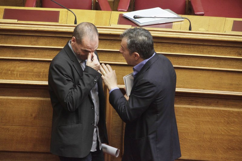 Ενα ταραγμένο 20λεπτο τετ-α-τετ Βαρουφάκη με Θεοδωράκη [εικόνες] | iefimerida.gr 2