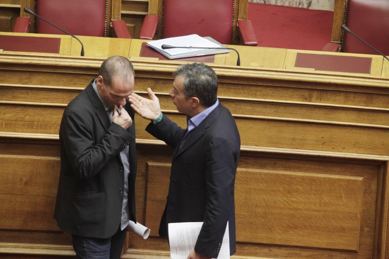 Ενα ταραγμένο 20λεπτο τετ-α-τετ Βαρουφάκη με Θεοδωράκη [εικόνες] | iefimerida.gr 3