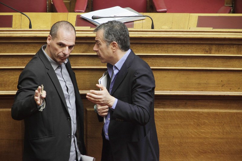 Ενα ταραγμένο 20λεπτο τετ-α-τετ Βαρουφάκη με Θεοδωράκη [εικόνες] | iefimerida.gr 5