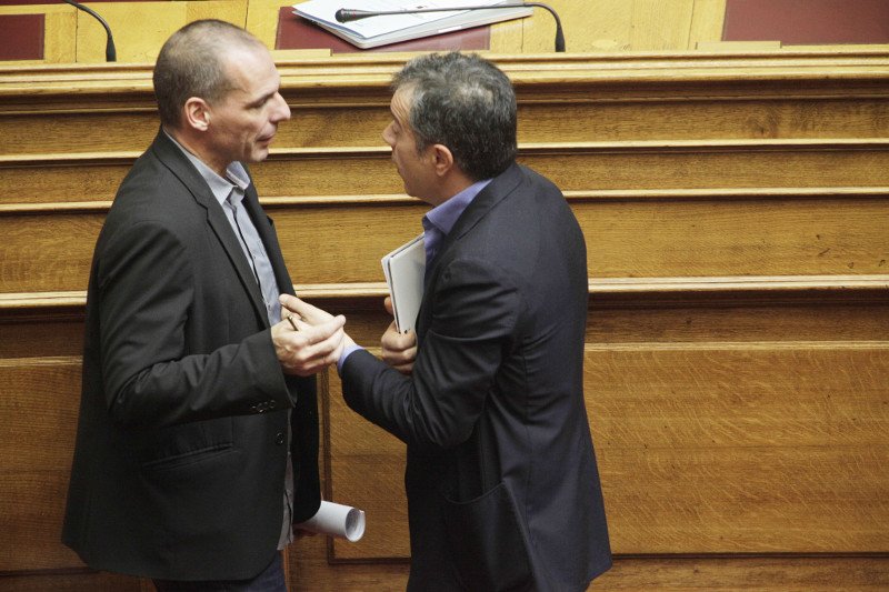 Ενα ταραγμένο 20λεπτο τετ-α-τετ Βαρουφάκη με Θεοδωράκη [εικόνες] | iefimerida.gr 7