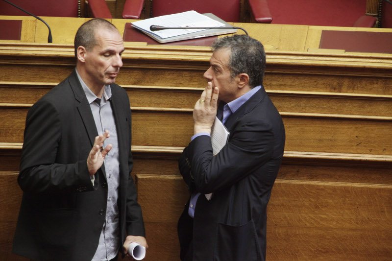 Ενα ταραγμένο 20λεπτο τετ-α-τετ Βαρουφάκη με Θεοδωράκη [εικόνες] | iefimerida.gr 8