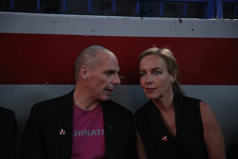 Ο Βαρουφάκης παρουσίασε το DiEM25 με θεατρικό μονόπρακτο [εικόνες] | iefimerida.gr 1