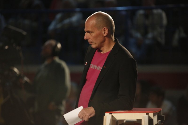 Ο Βαρουφάκης παρουσίασε το DiEM25 με θεατρικό μονόπρακτο [εικόνες] | iefimerida.gr 2