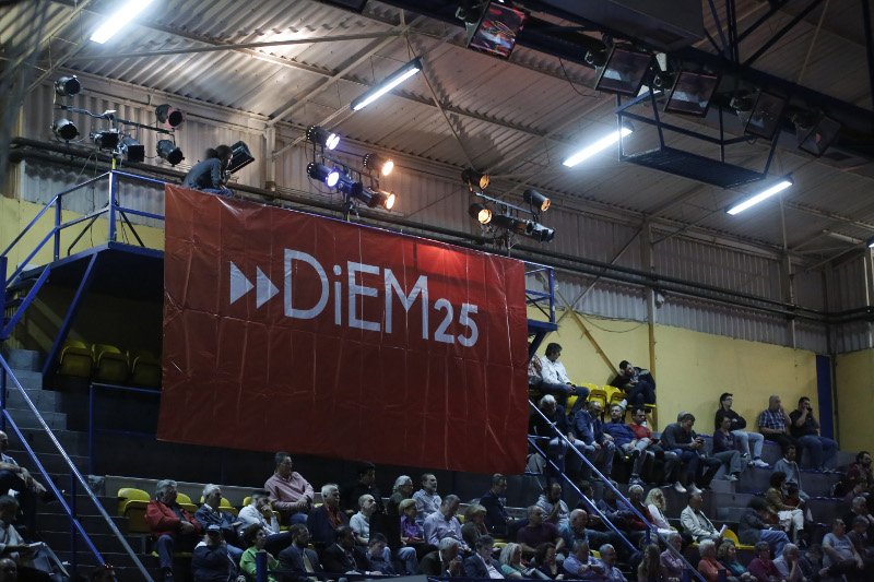 Ο Βαρουφάκης παρουσίασε το DiEM25 με θεατρικό μονόπρακτο [εικόνες] | iefimerida.gr 4