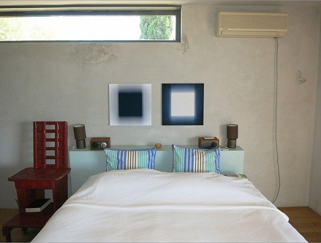 Η Daily Mail ειρωνεύεται τον Βαρουφάκη: Νοικιάζει τη βίλα του για 5.000 ευρώ την εβδομάδα για να ξεχρεώσει η Ελλάδα [εικόνες] | iefimerida.gr 9