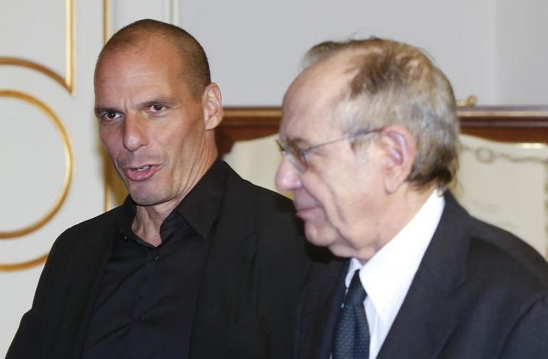 Στη Ρώμη ντυμένος στα μαύρα ο Γιάνης Βαρουφάκης – Το πρώτο σχόλιο του Guardian για το ντύσιμό του [εικόνες] | iefimerida.gr 1