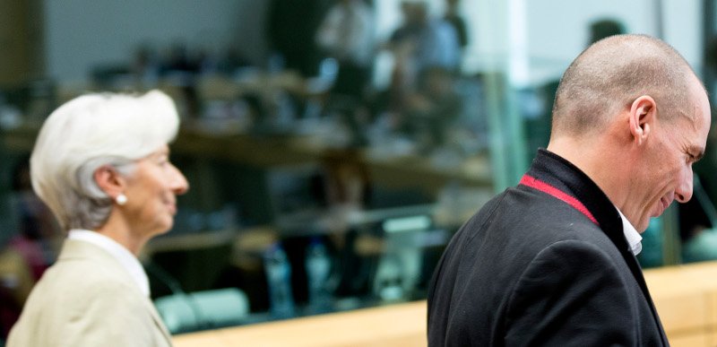 Ο Βαρουφάκης επέστρεψε στο Eurogroup με το «επαναστατικό» σακάκι με την... κόκκινη γραμμή [εικόνες] | iefimerida.gr 2