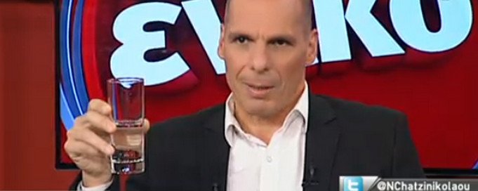 Το Twitter «γλεντάει» για το ρουζ του Βαρουφάκη: Το μακιγιάζ του σκίζει μνημόνια -Το αριστερό μάγουλο μού θυμίζει Ντενίση [εικόνες] | iefimerida.gr 9