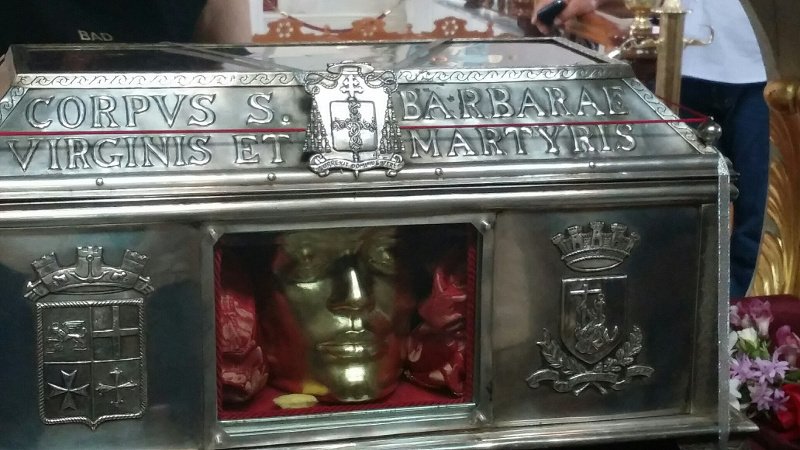 Συνωστισμός στο προσκύνημα των λειψάνων της Αγίας Βαρβάρας -Ουρά... χιλιομέτρων [εικόνες] | iefimerida.gr 1