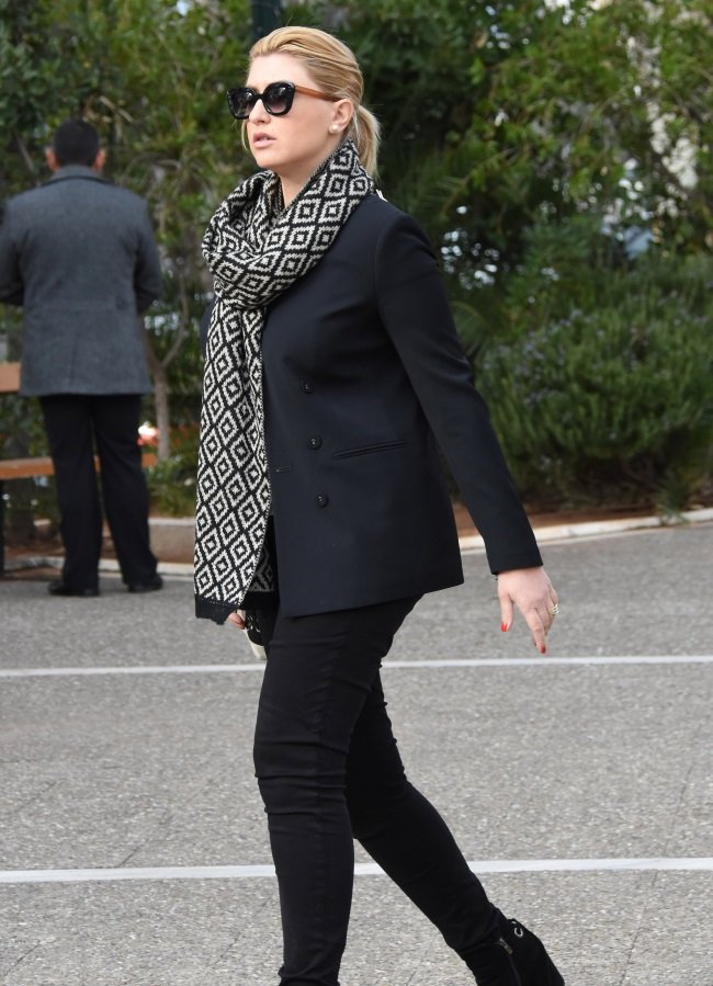 Πλήθος κόσμου και πολλοί πολιτικοί στην κηδεία του Βασίλη Μπεσκένη [εικόνες] | iefimerida.gr 9