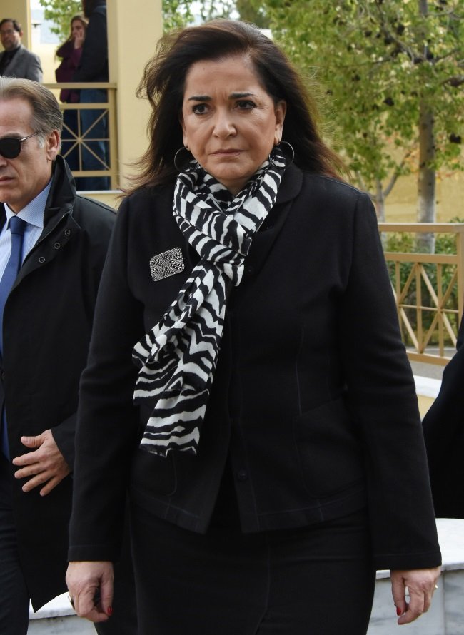 Πλήθος κόσμου και πολλοί πολιτικοί στην κηδεία του Βασίλη Μπεσκένη [εικόνες] | iefimerida.gr 10