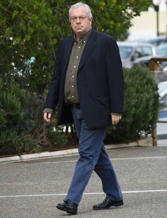 Πλήθος κόσμου και πολλοί πολιτικοί στην κηδεία του Βασίλη Μπεσκένη [εικόνες] | iefimerida.gr 3