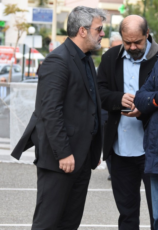 Πλήθος κόσμου και πολλοί πολιτικοί στην κηδεία του Βασίλη Μπεσκένη [εικόνες] | iefimerida.gr 4