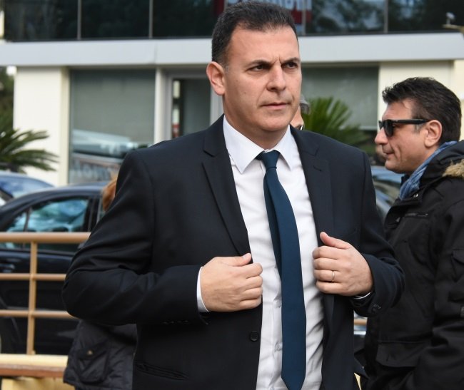 Πλήθος κόσμου και πολλοί πολιτικοί στην κηδεία του Βασίλη Μπεσκένη [εικόνες] | iefimerida.gr 6