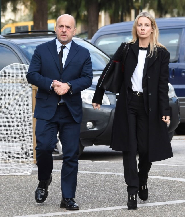 Πλήθος κόσμου και πολλοί πολιτικοί στην κηδεία του Βασίλη Μπεσκένη [εικόνες] | iefimerida.gr 7