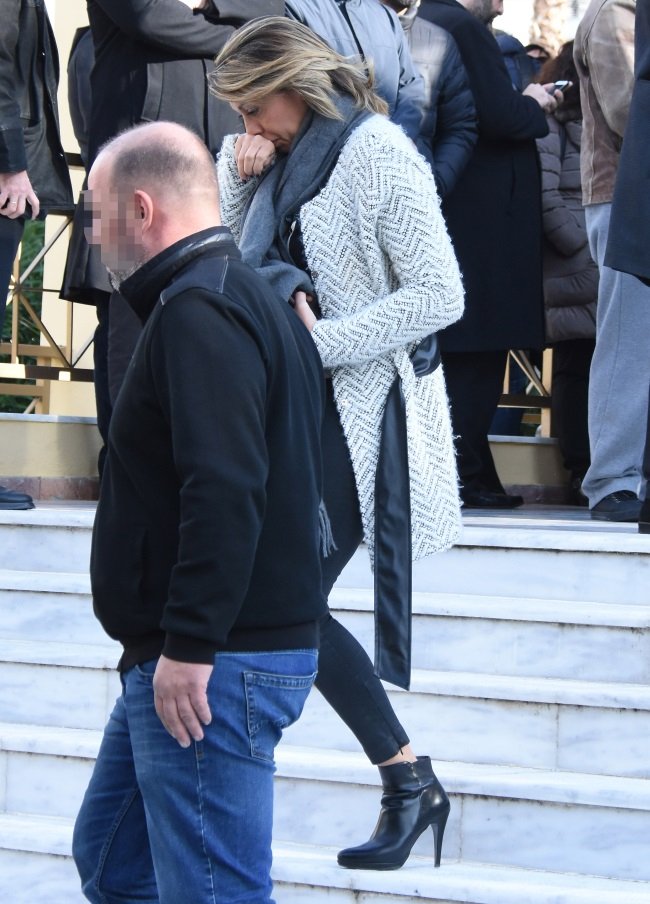 Πλήθος κόσμου και πολλοί πολιτικοί στην κηδεία του Βασίλη Μπεσκένη [εικόνες] | iefimerida.gr 8