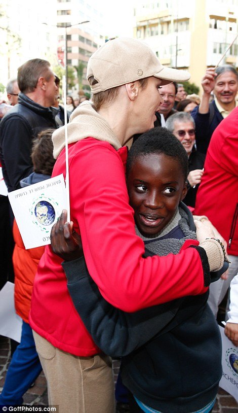 Το είδαμε και αυτό: Πριγκιπικό ζεύγος κατέβηκε σε διαδήλωση [εικόνες] | iefimerida.gr 8