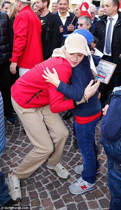 Το είδαμε και αυτό: Πριγκιπικό ζεύγος κατέβηκε σε διαδήλωση [εικόνες] | iefimerida.gr 9