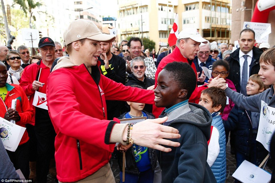 Το είδαμε και αυτό: Πριγκιπικό ζεύγος κατέβηκε σε διαδήλωση [εικόνες] | iefimerida.gr 10