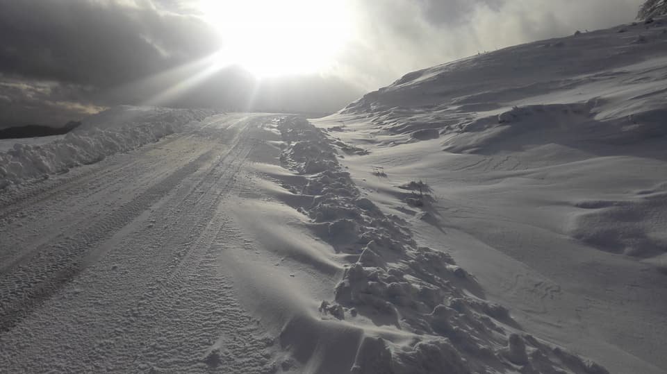 Αυτός είναι ο σκιέρ που καταπλακώθηκε από χιονοστιβάδα στη Βασιλίτσα [εικόνες & βίντεο] | iefimerida.gr 8