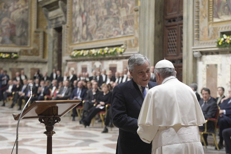 Πάπας Φραγκίσκος: Η Ευρώπη κινδυνεύει αν δεν ξαναβρεί την αλληλεγγύη [εικόνες] | iefimerida.gr 2