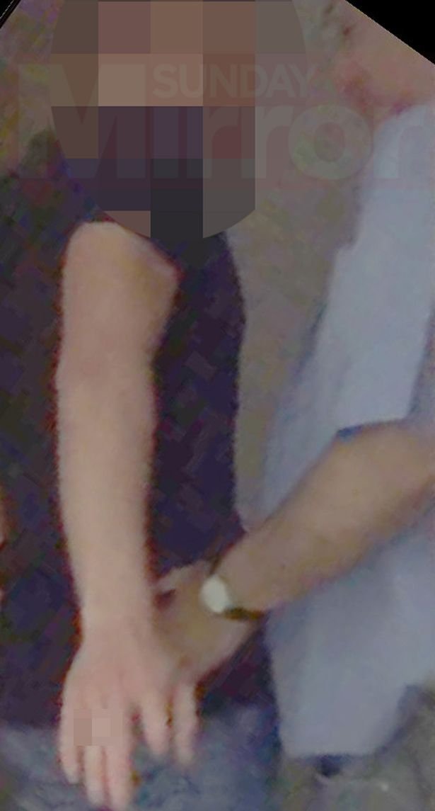 Ερωτικό σκάνδαλο για βουλευτή των Εργατικών: Τα «καυτά» ραντεβού με ζιγκολό [εικόνες] | iefimerida.gr 2