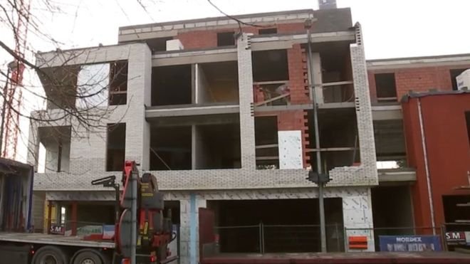 Βέλγιο: Εχτισαν κτίριο γύρω από φανοστάτη -Ο απίθανος λόγος που το έκαναν [εικόνες] | iefimerida.gr 0