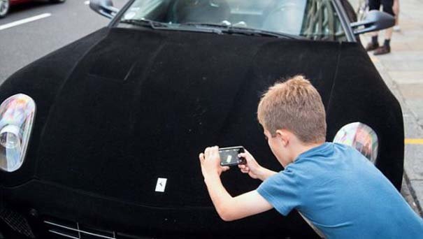 Η Ferrari που ντύθηκε στο μαύρο βελούδο και εντυπωσιάζει [εικόνες+βίντεο] | iefimerida.gr 4