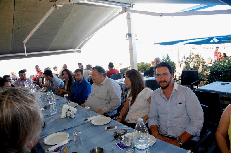 Με καλαμαράκια και γαρίδες ολοκλήρωσε ο Βενιζέλος την επίσκεψή του στη Χαλκίδα [εικόνες] | iefimerida.gr 3