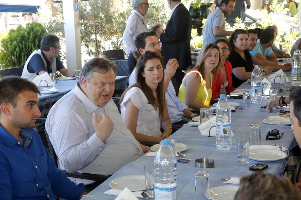 Με καλαμαράκια και γαρίδες ολοκλήρωσε ο Βενιζέλος την επίσκεψή του στη Χαλκίδα [εικόνες] | iefimerida.gr 5