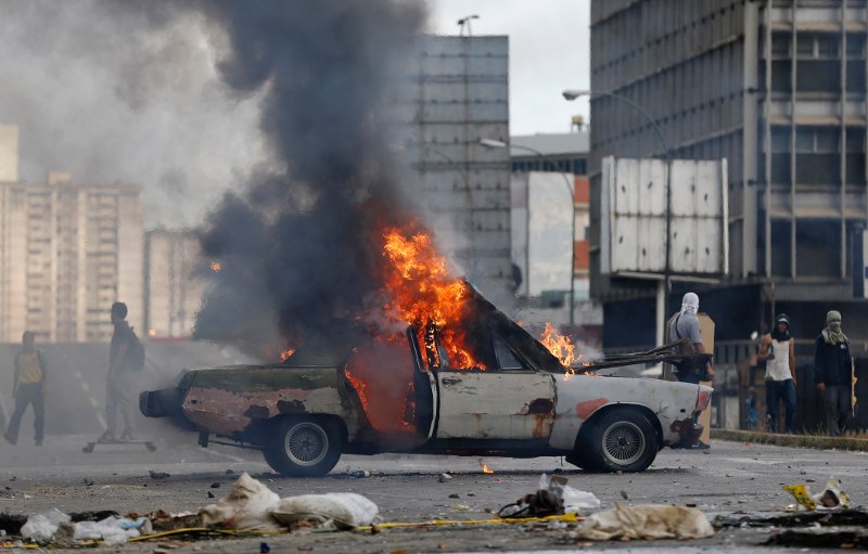 Βενεζουέλα: Νέες ταραχές με τρεις νεκρούς ανήμερα της γενικής απεργίας [εικόνες]  | iefimerida.gr 1