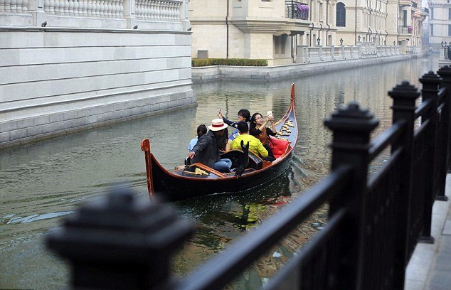 Μία βόλτα στη Βενετία της Κίνας -Ξόδεψαν σχεδόν 700 εκατ. ευρώ για να αντιγράψουν την αυθεντική [εικόνες] | iefimerida.gr 1