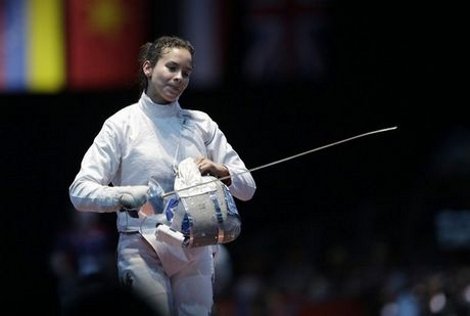 Αυτή είναι η πιο σέξι ξιφομάχος - υπουργός του πλανήτη [εικόνες] | iefimerida.gr 0