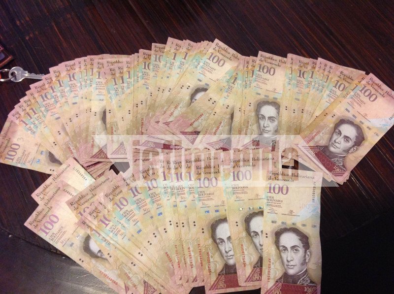 Ο Μαδούρο τυπώνει χαρτονομίσματα μεγαλύτερης αξίας -Οργιο φημών για χρεοκοπία [εικόνες] | iefimerida.gr 0